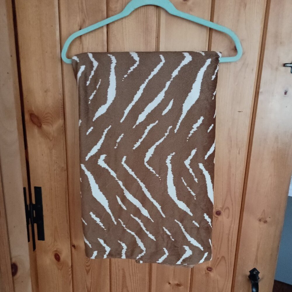 Animal print reversible brown and white throw blanket